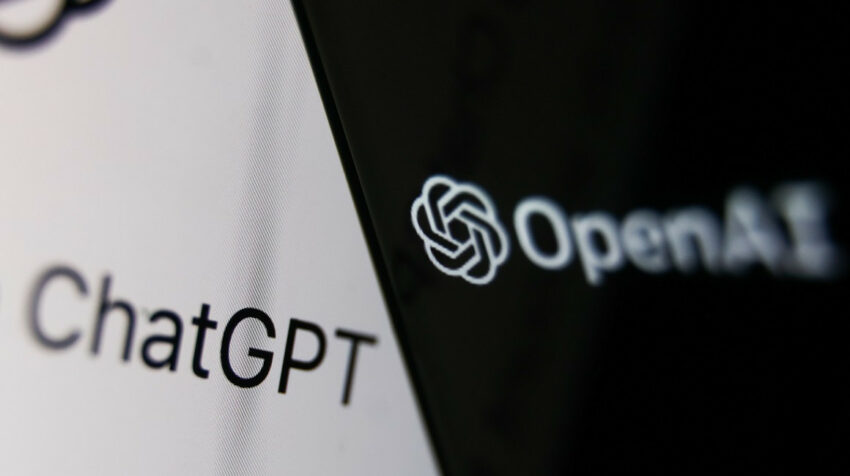 Ilustración de los logos del bot ChatGPT y la compañía creadora del sistema, OpenAI, el 5 de diciembre de 2022. 