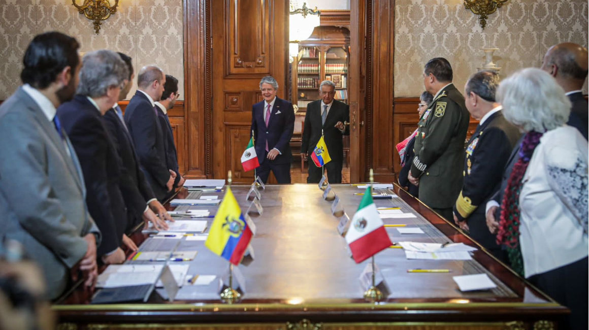 Autoridades de Ecuador y México reunidas el 25 de noviembre de 2022.