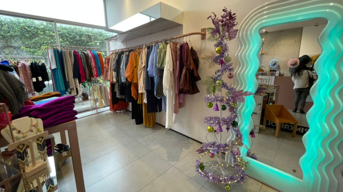 La tienda de emprendedores y diseñadores ecuatorianos Piso Rosa en el centro norte de Quito, el 14 de diciembre de 2022.