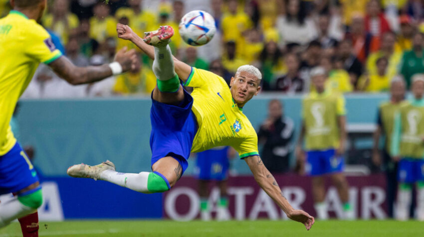 Richarlison marca un golazo en el triunfo de Brasil ante Serbia, el 24 de noviembre de 2022, en el Mundial de Qatar. 