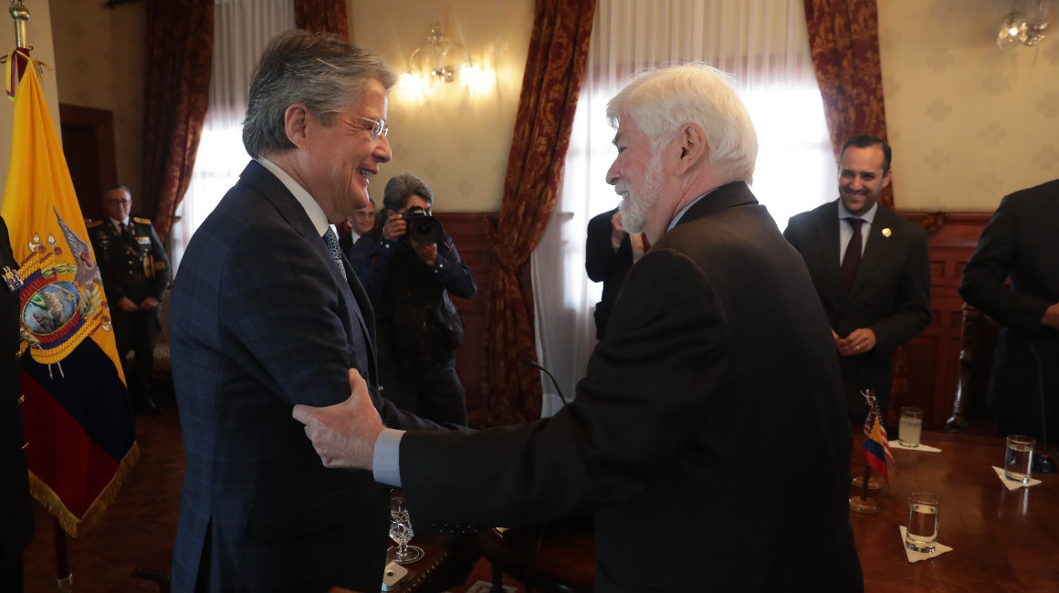 El presidente Guillermo Lasso mantuvo una reunión con Chris Dodd, asesor presidencial para las Américas de Estados Unidos, el 13 de diciembre de 2022.