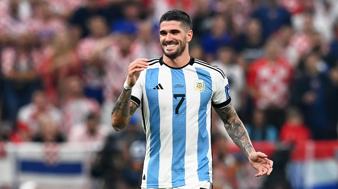 Rodrigo de Paul de Argentina reacciona durante la semifinal del Mundial entre Argentina y Croacia en el Estadio Lusail, el 13 de diciembre de 2022. 