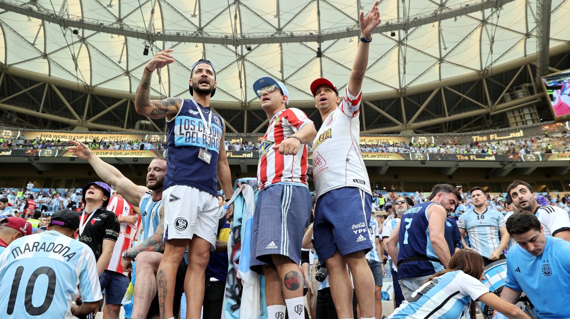 Hinchas de Argentina desde los graderíos del estadio de Lusail antes de la final del Mundial.
