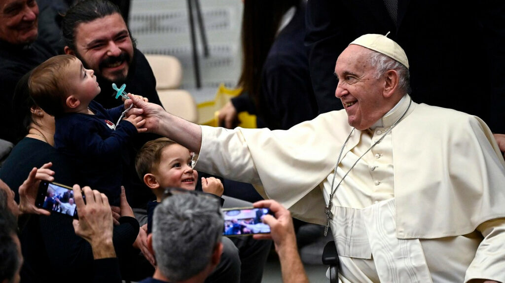 Papa Francisco habla por primera vez de su renuncia firmada