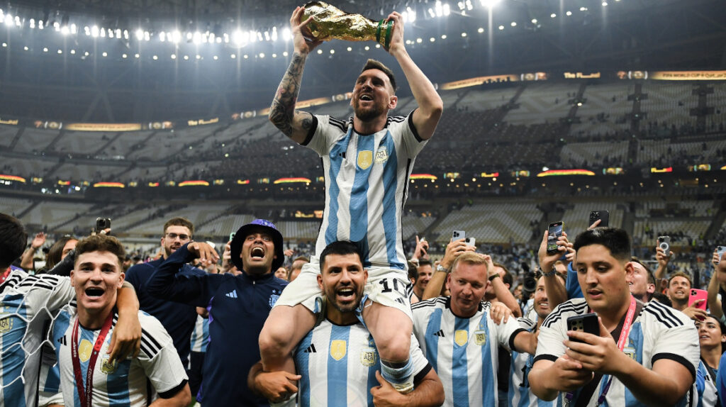 Agüero no durmió en la habitación de Messi antes de la final del Mundial