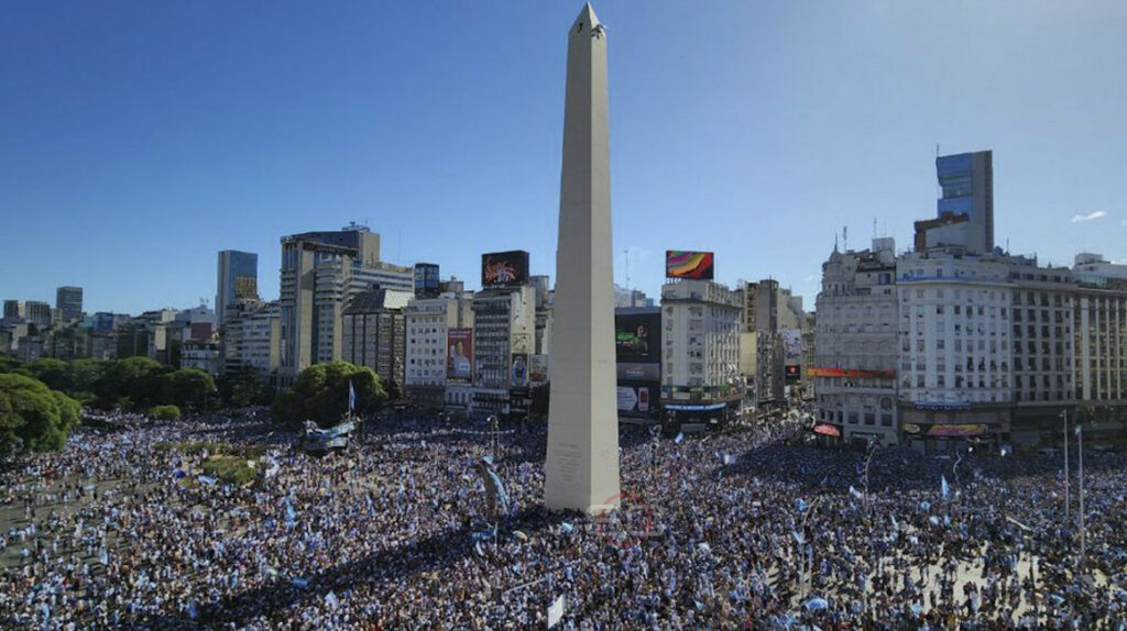 Celebraciones en Buenos Aires, Argentina, empañadas por las fechorías cometidas por delincuentes.