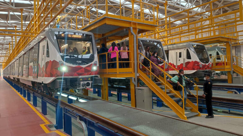 Vista de las cocheras del Metro de Quito, durante su apertura el 21 de diciembre de 2022.