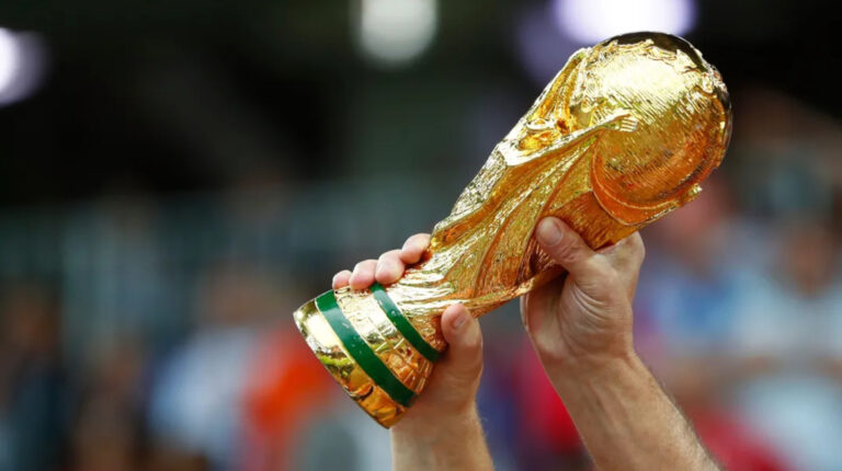 El trofeo de la Copa del Mundo de la FIFA.