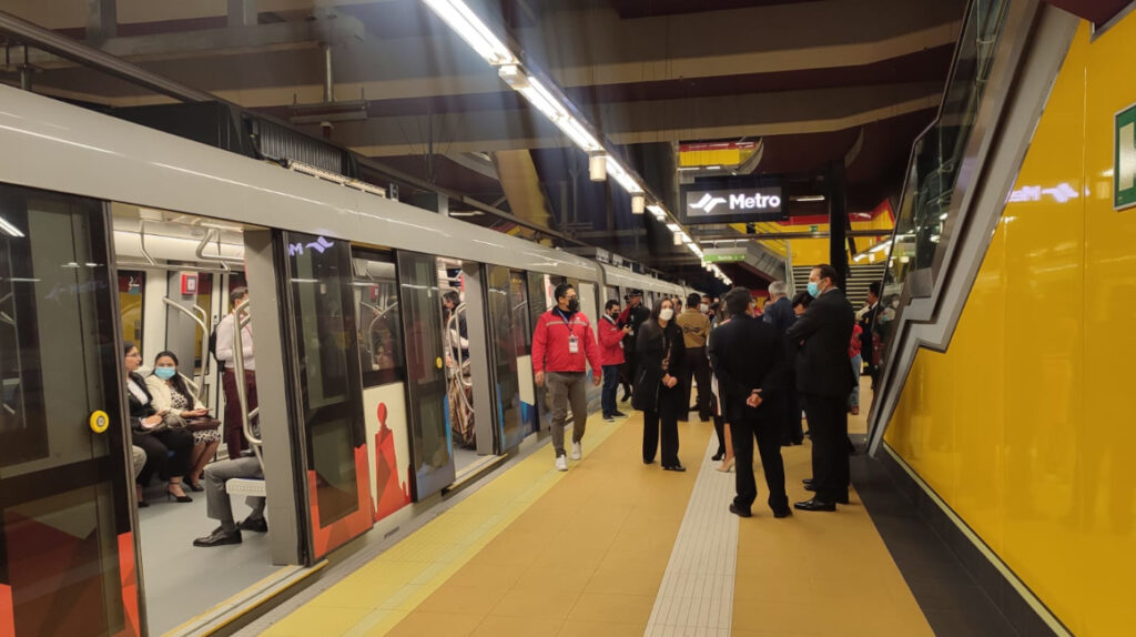 Metro de Quito amplía horarios para viajes gratuitos