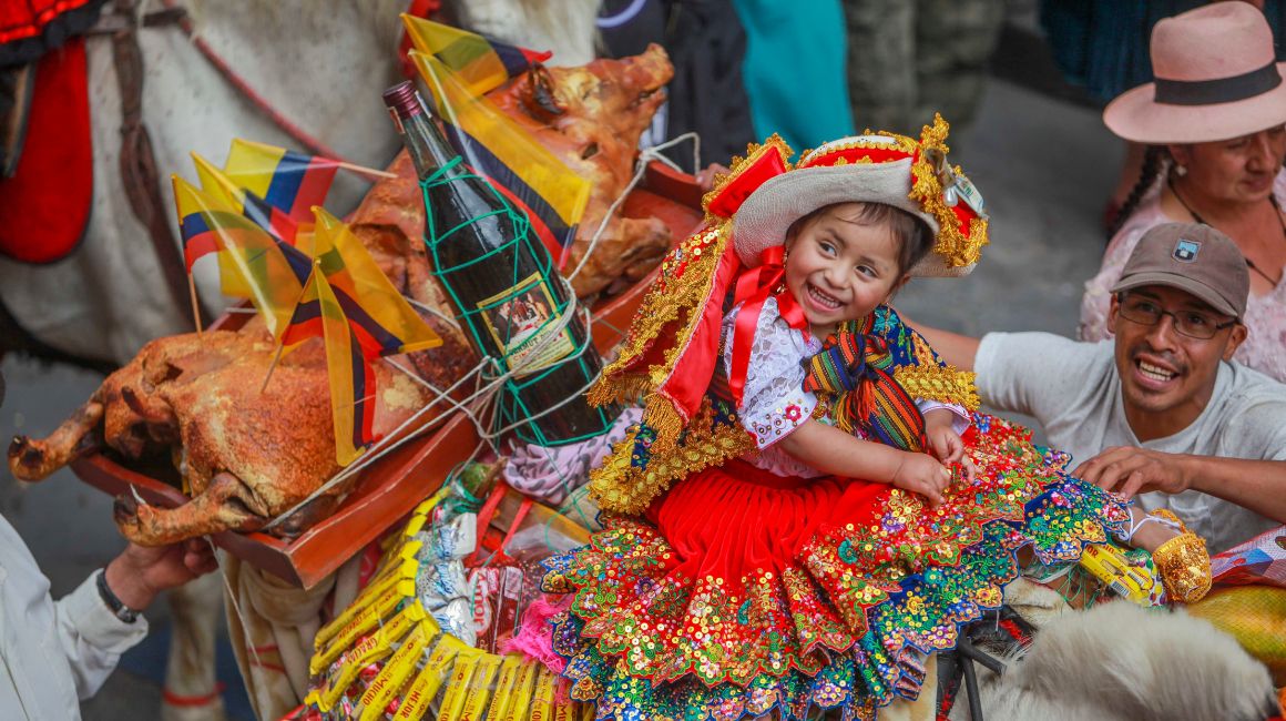 Una niña revestida de mayoral en el Pase del Niño Viajero de 2019.