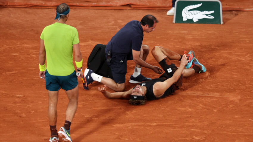 Alexander Zverev se lesiona en la semifinal de Roland Garros ante Rafael Nadal.