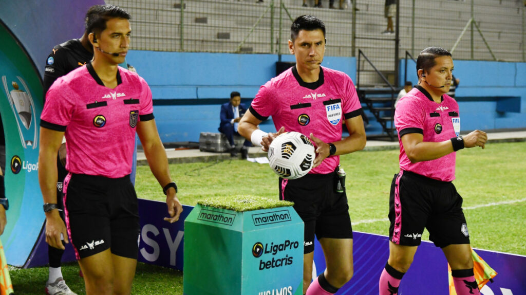 LigaPro paga todas sus deudas pendientes a los árbitros