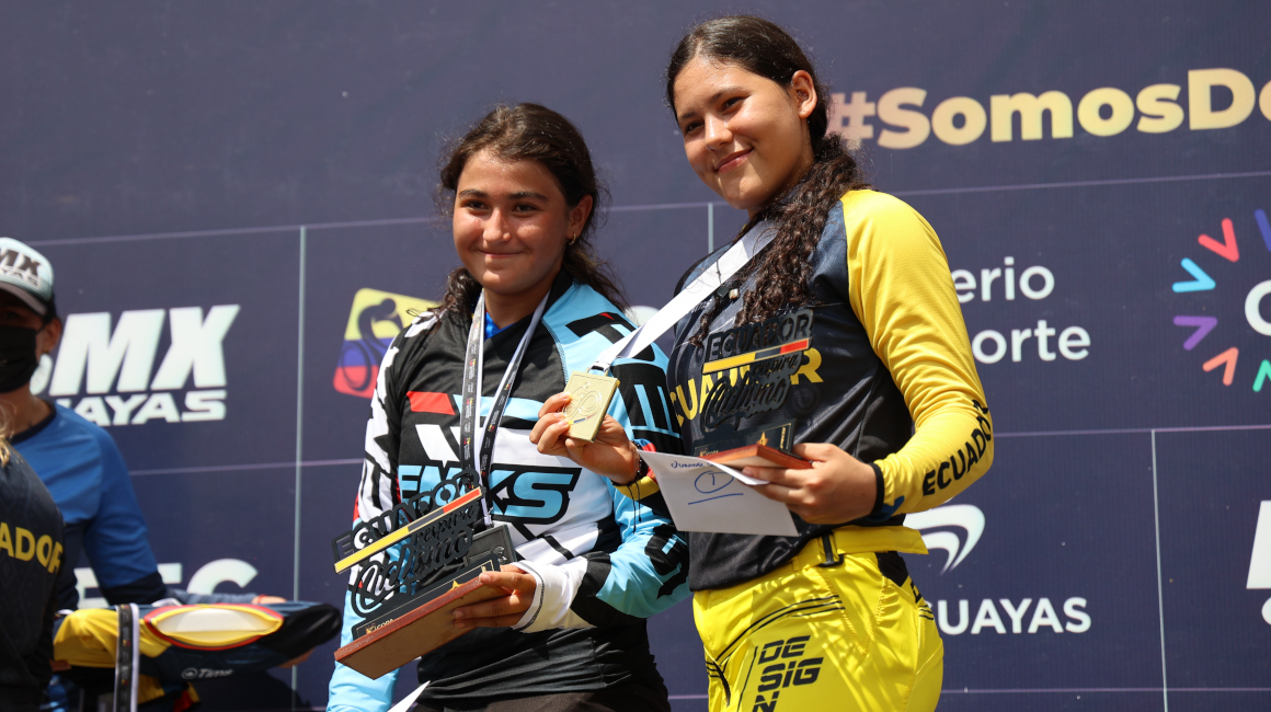 Doménica Mora, con su medalla de oro en el Panamericano de BMX en Guayaquil.