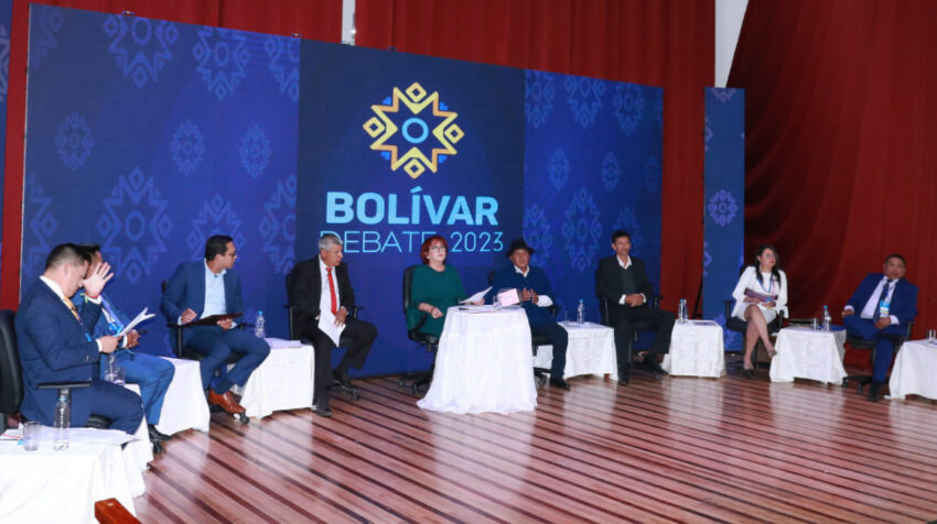 Los candidatos a la Prefectura de Bolívar, en el debate del 8 de enero de 2023.