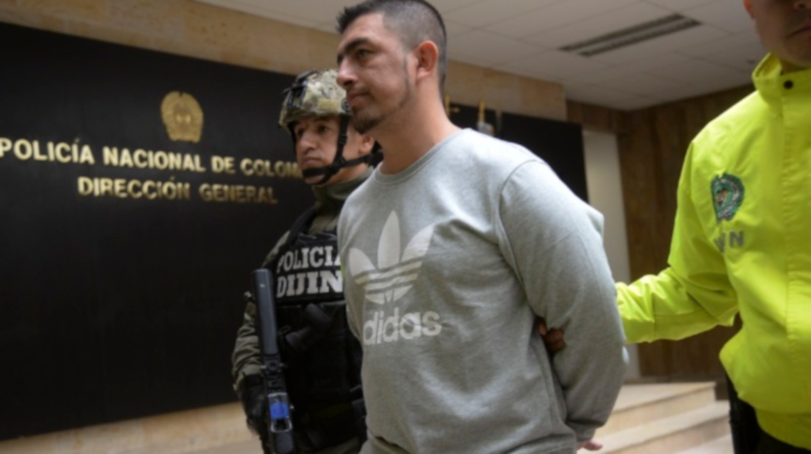 Wáshington Prado Álava, alias 'Gerald', escoltado por policías colombianos, luego de su captura, en abril de 2017.