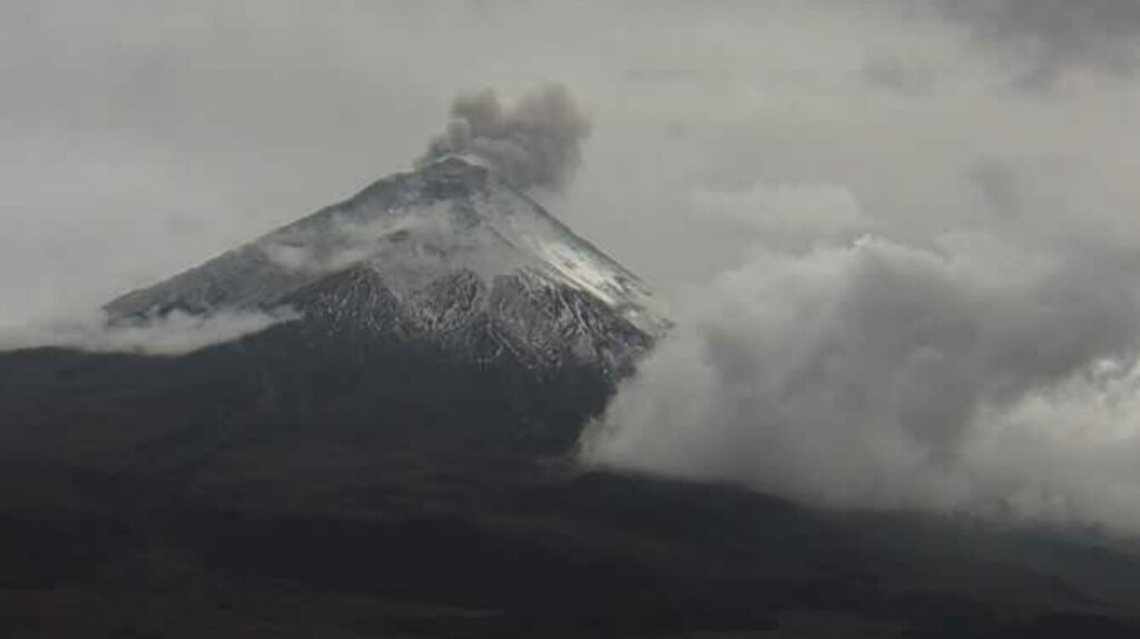Ceniza del volcán Cotopaxi llega a Machachi