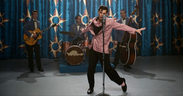 Austin Butler en una escena de 'Elvis'.