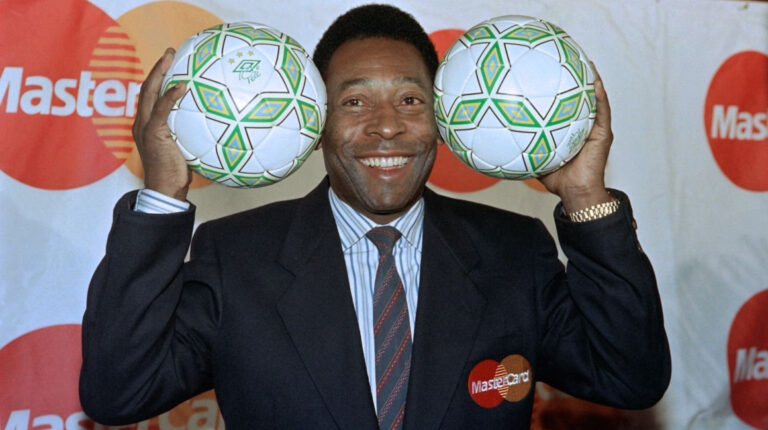 Pelé, realizando una campaña con MasterCard el 1 de abril de 1992.