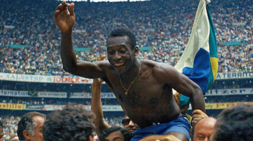 Pelé, celebrando después de la final del Mundial de México 1970.