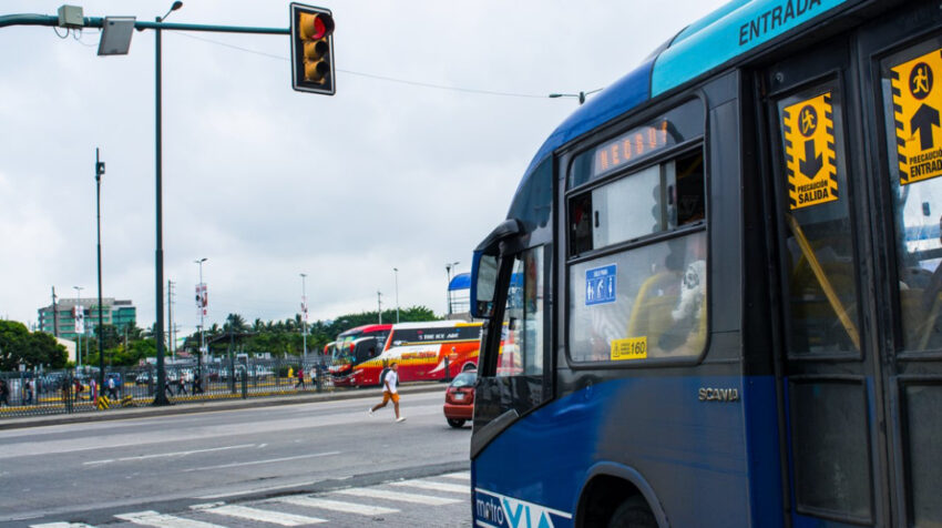 El sistema de transporte municipal, Metrovía, ha sido cuestionado por varios candidatos a la Alcaldía de Guayaquil en sus propuestas de movilidad.