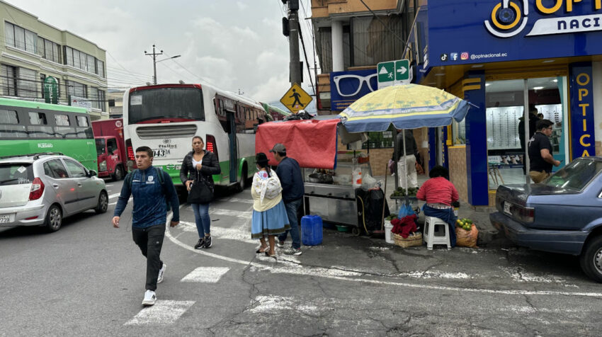 Uno de los extremos de la calle Manabí se vuelve más popular. 