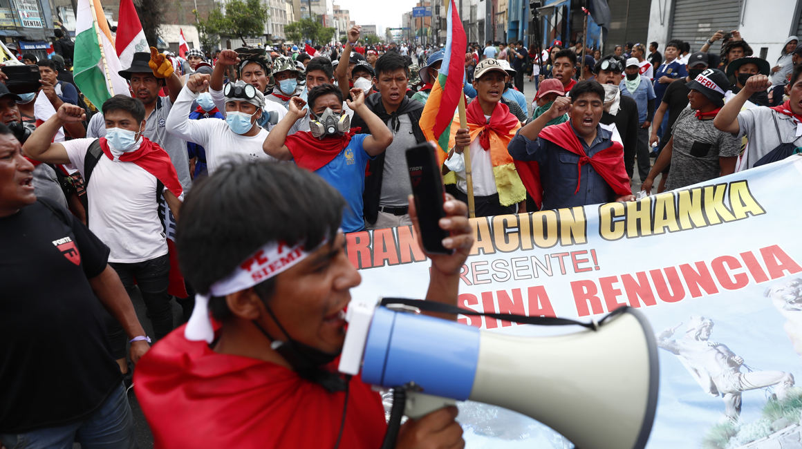 protestas contra el gobierno de Perú manifestantes marchan en Lima