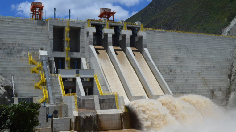 Presa de la central hidroeléctrica Mazar, ubicada entre Azuay y Cañar, el 3 de julio de 2021.