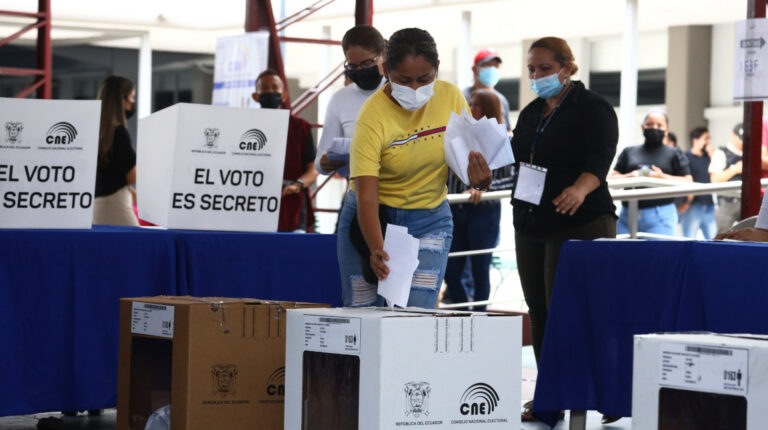 Simulacro en Guayaquil de las elecciones seccionales, el 22 de enero de 2023.