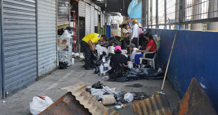 Vendedores afectados por el incendio en el mercado de Durán. Guayas, 25 de enero de 2023.
