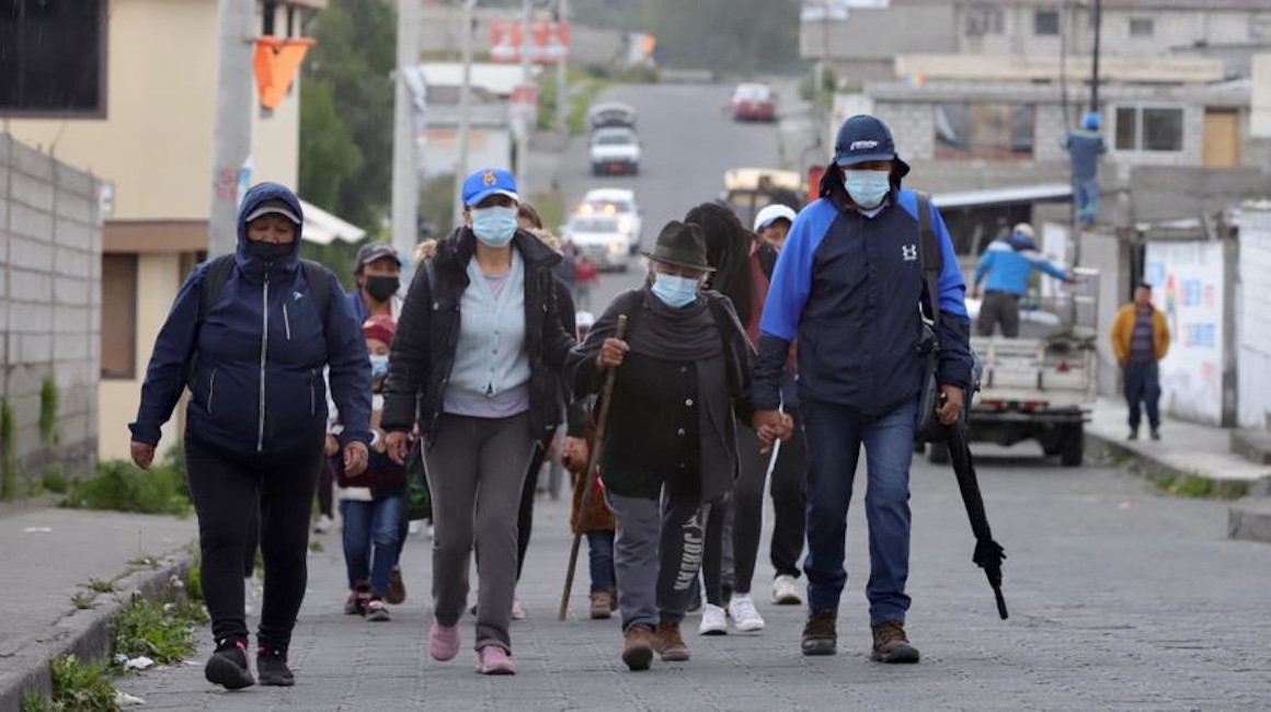 Ciudadanos participan en el simulacro de evacuación en Mulaló, el 27 de enero de 2023.