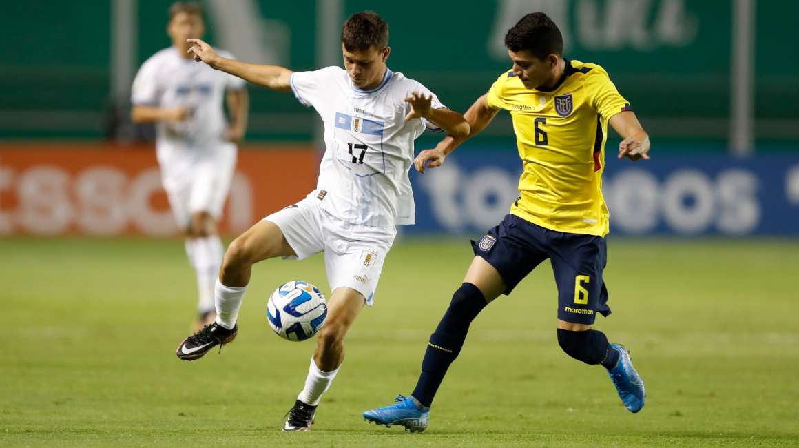 Yeltzin Erique, de Ecuador, en el partido ante Uruguay en el Sudamericano Sub 20, el 28 de enero de 2022.