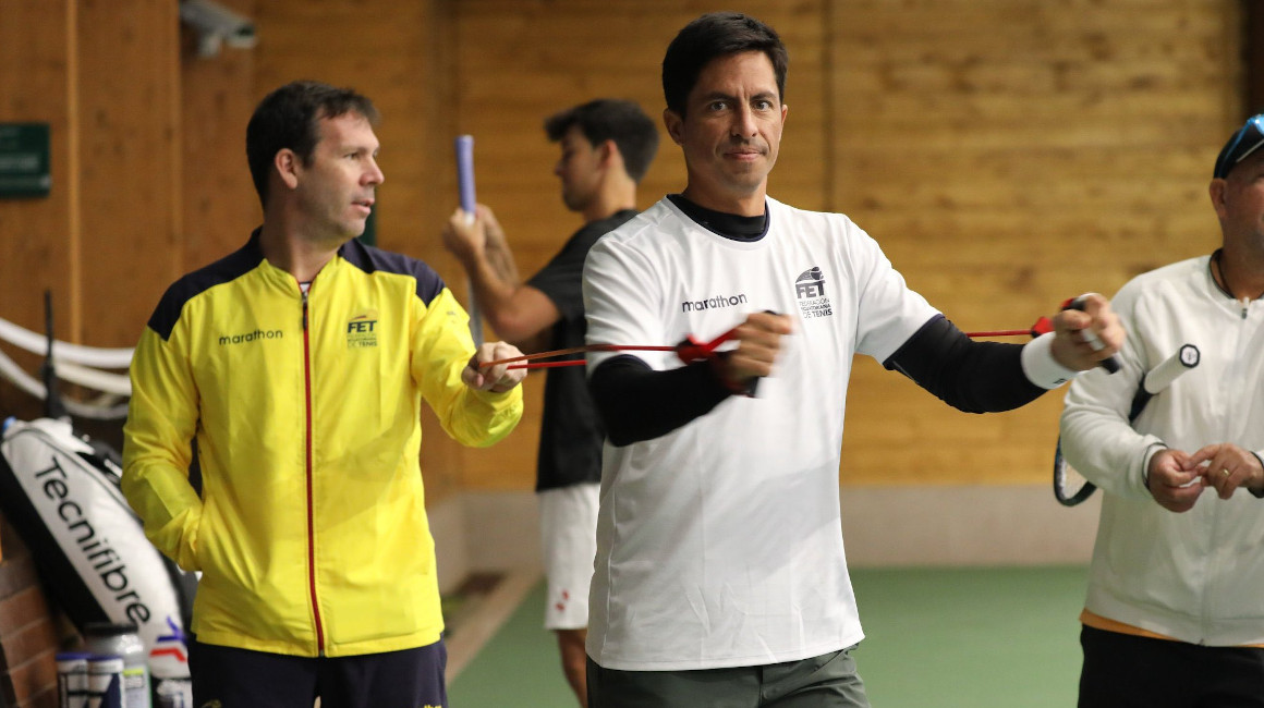 El tenista ecuatoriano Gonzalo Escobar, durante un entrenamiento en Grecia, el 30 de enero de 2023.