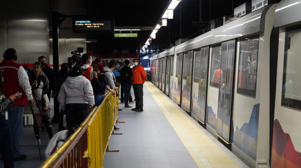 El Metro de Quito suspende viajes gratuitos por falta de póliza de seguro