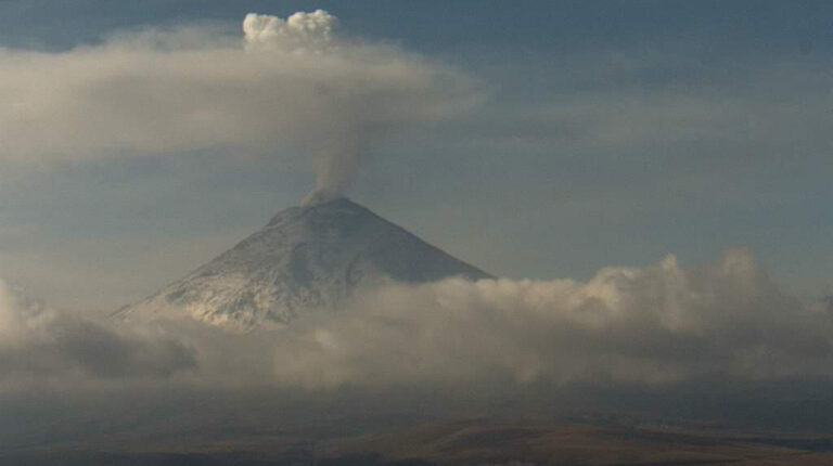 Eventual erupción del Cotopaxi afectaría a 700.000 personas