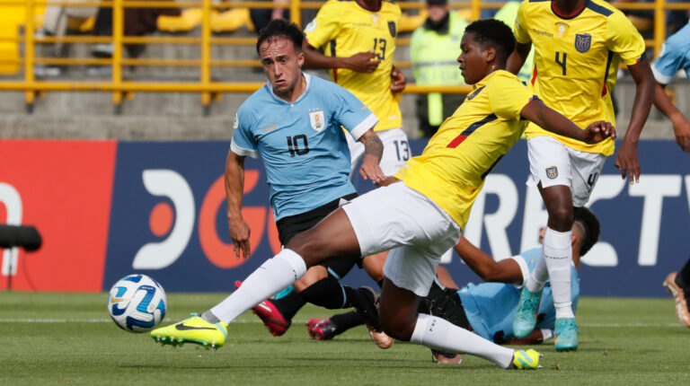 Yeltzin Villigua, de Ecuador, en el partido ante Uruguay por el hexagonal del Sudamericano Sub 20 el 3 de febrero de 2023.