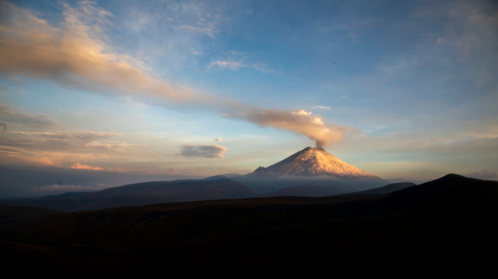 Amanecer junto al Cotopaxi, una mirada distinta del volcán