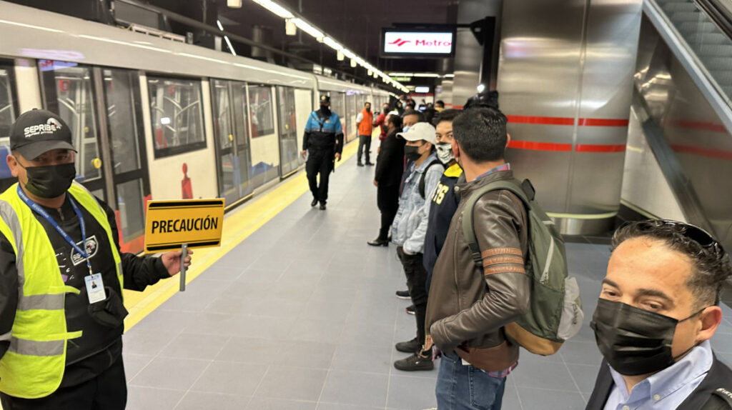 Cierran tres estaciones del Metro en Quito por fallas técnicas