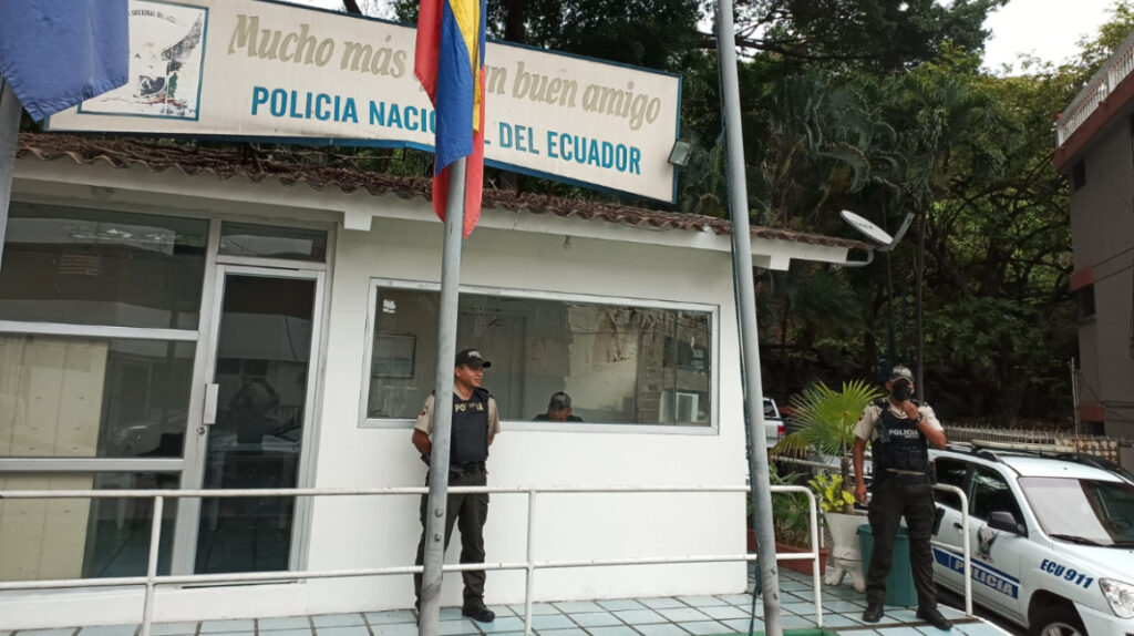 Policía rehabilita la UPC de Urdesa y retira barricadas de otras