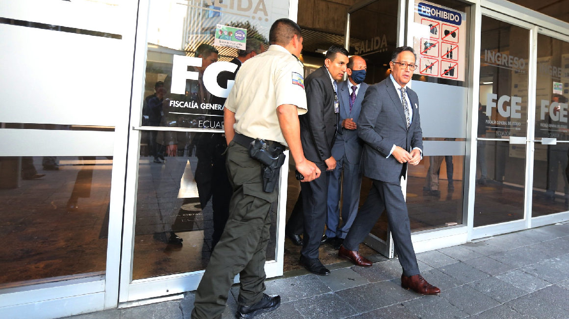 Diego Ordóñez, secretario de Seguridad, sale del edificio de la Fiscalía tras presentar una denuncia contra cinco jueces, el 8 de febrero de 2023.