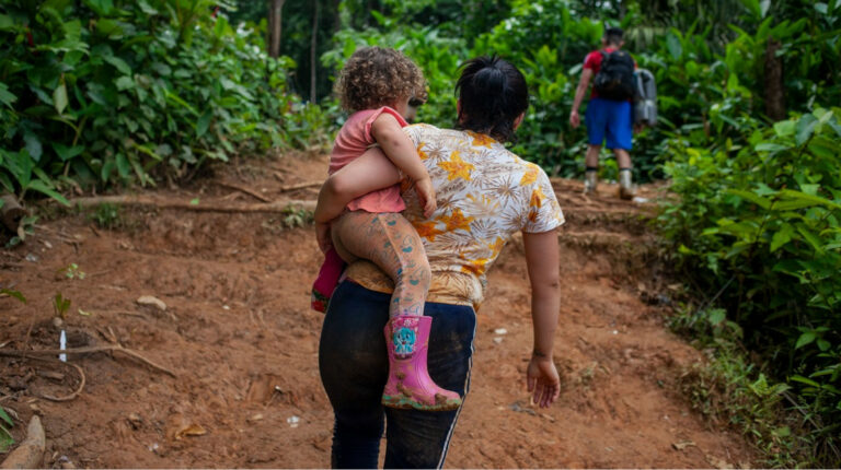 Más niños ecuatorianos migran solos en la selva del Darién