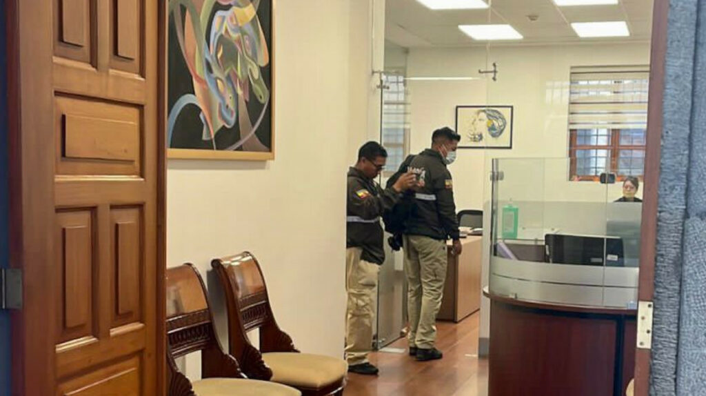 Fiscalía allana oficinas en la Presidencia por el caso Petroecuador