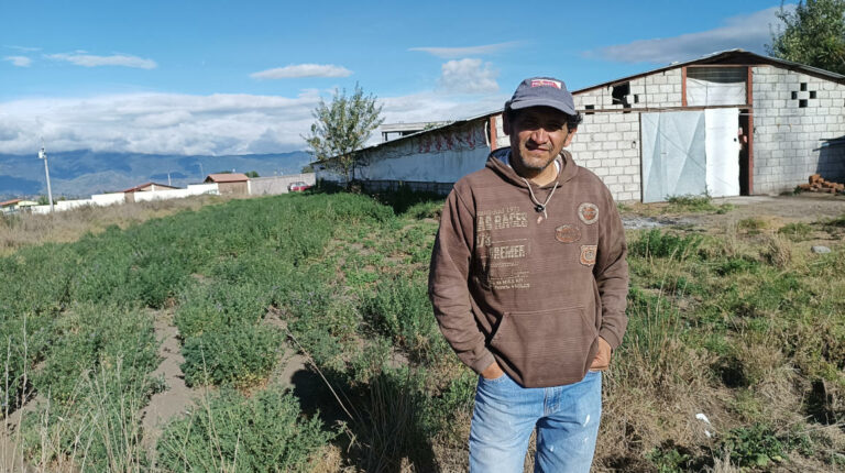 Ricardo Jácome, avicultor de Tungurahua, en su granja Pronavi San Mateo, 9 de febrero de 2023..
