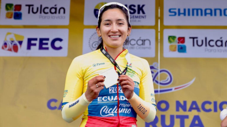 Miryam Núñez, con su medalla de oro de la contrarreloj en el Nacional de Ciclismo, el 11 de febrero de 2023.