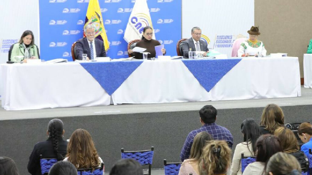 CNE inicia revisión de actas provinciales sobre el CPCCS y el referendo