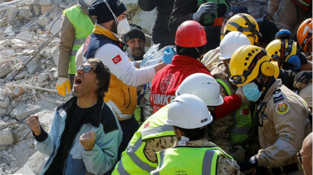 Advierten que hay más de 150.000 cuerpos entre los escombros en Turquía