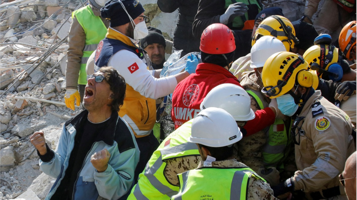 hay más de 150.000 cuerpos entre los escombros en Turquía