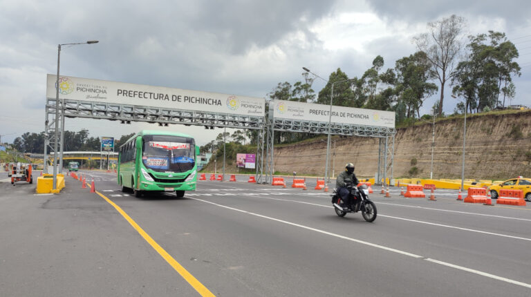 Imagen del peaje de la autopista General Rumiñahui, el 14 de febrero de 2023.