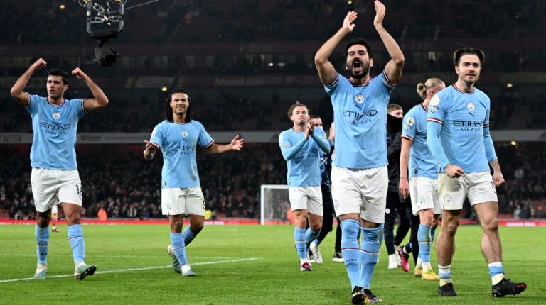 Los jugadores del Manchester City celebran tras su victoria ante el Arsenal por la Premier League, el 15 de febrero de 2023.