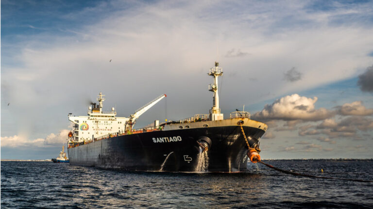 Foto referencial de un buque petrolero de Flopec