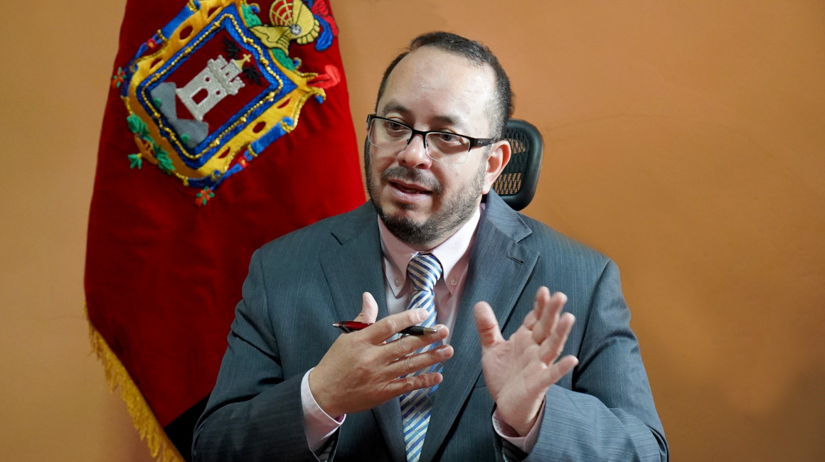 El gerente del Metro de Quito, Efraín Bastidas, en su despacho, el 22 de febrero de 2023.